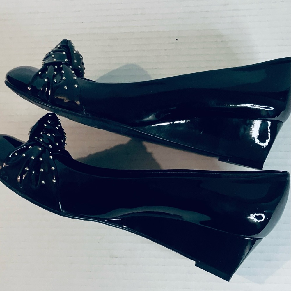 Stuart Weitzmen Holiday Slip on Wedge Black patent leather shoes sz 6.5